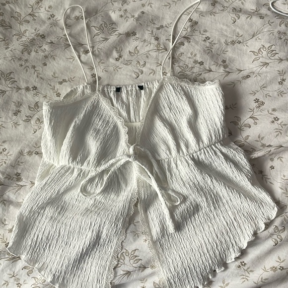 White tank top with front bow tie - Picture 1 of 2